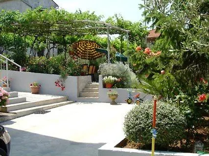 Apartment Bilic Pula 3*,