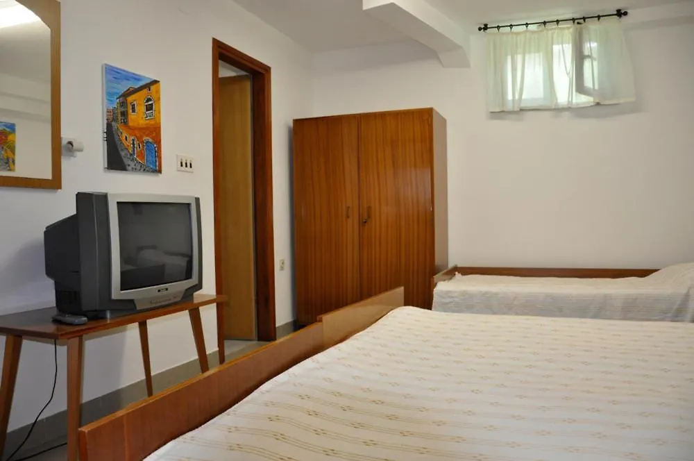 Apartment Bilic Pula 3*,